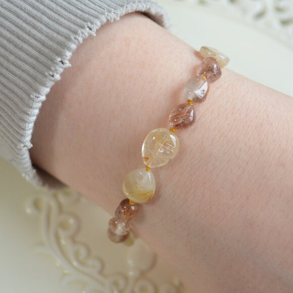 Hand Knotted Golden Rutilated Quartz Gemstone Bracelet in Rose Gold - Picture 3 of 11